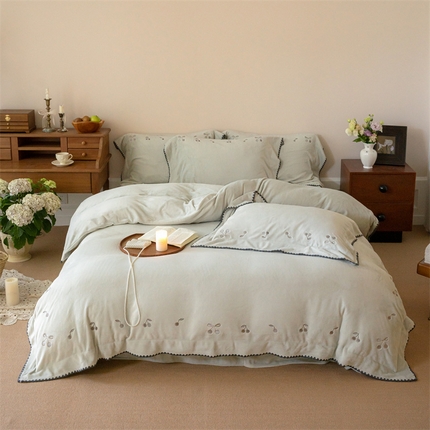泽西家纺2024秋冬高端加厚保暖A类蚕丝绒刺绣贝壳边牛奶绒四件套-樱桃之玥 樱桃之玥-甜灰