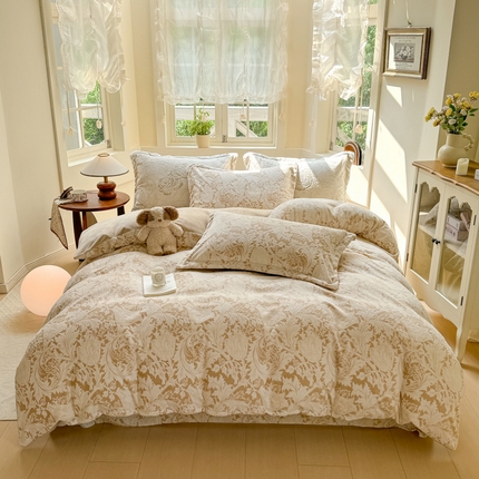 91家纺网 家纺一手货源 找家纺 梦莱斯 2024新款雕花牛奶绒四件套 青艾-浅驼