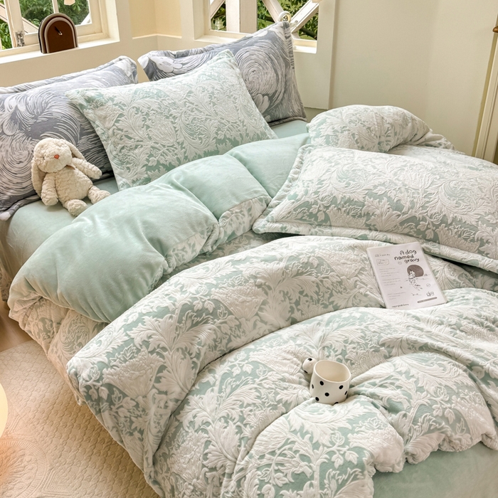 91家纺网 家纺一手货源 找家纺 梦莱斯 2024新款雕花牛奶绒四件套 青艾-青