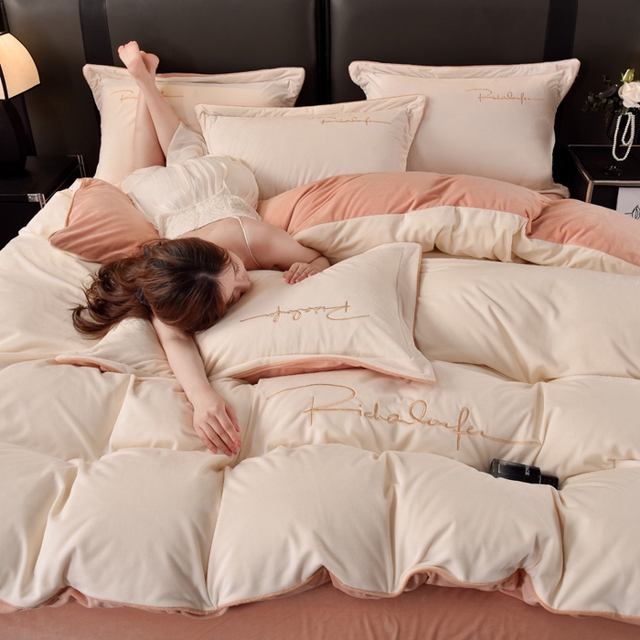 91家纺网 家纺一手货源 找家纺 2024新款A类加厚保暖婴儿绒四件套-洛伊系列 贝壳白+莫兰迪粉