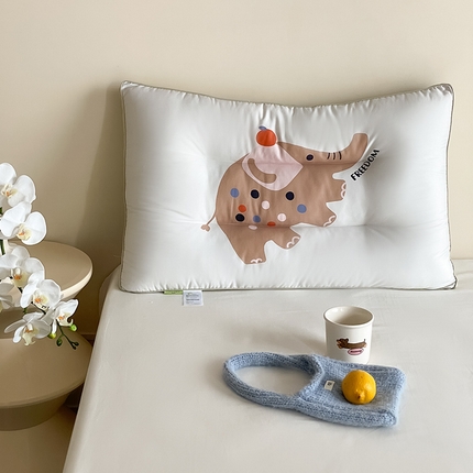 FORTWO家纺 2024新款全棉50数码印花羽丝绒枕头 可爱象