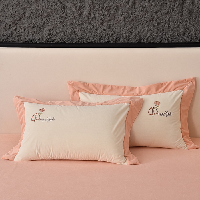 91家纺网 家纺一手货源 找家纺 2024新款加厚保暖A类婴儿绒四件套-朵拉系列 朵拉-荔枝白+樱花粉