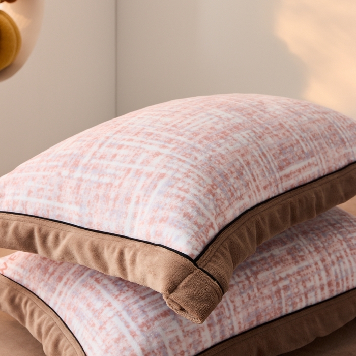 91家纺网 家纺一手货源 找家纺 LADYCOCO可可家居 单枕套-2024新款牛奶绒数码印花单品系列 香雾粉色+深咖