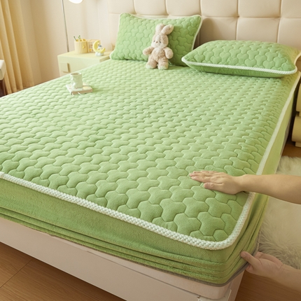 雪云美 2024冬季新款加厚牛奶绒夹棉床笠三件套A类大豆床垫保护套纯色 牛奶绒--果绿