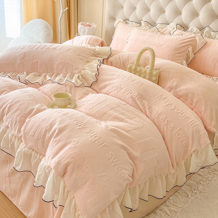 91家纺网 家纺一手货源 找家纺 （总）亲亲公主 2025新款牛奶绒雕花保暖四件套-花恋