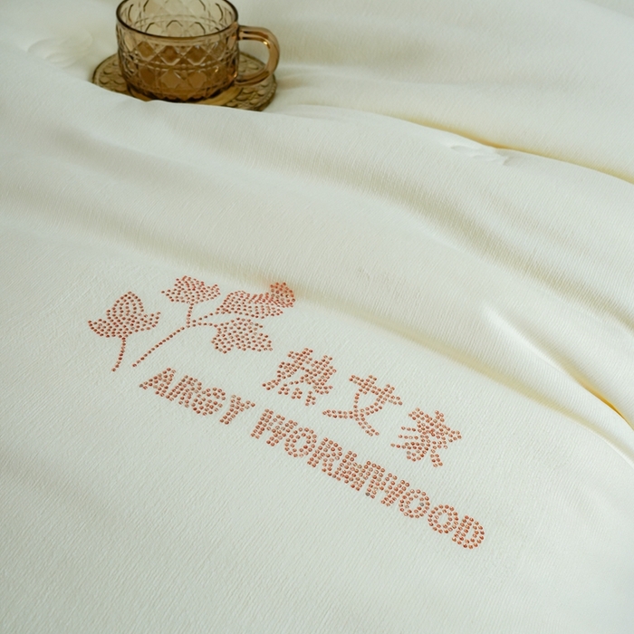 91家纺网 家纺一手货源 找家纺 丽卡家纺 2024新款热艾家春秋被 白色