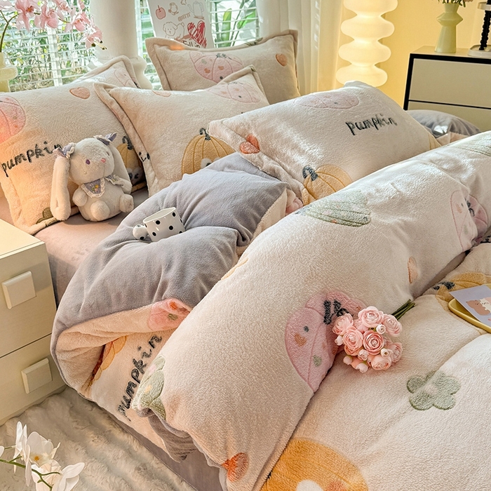 91家纺网 家纺一手货源 找家纺 妖妖家纺 2024新款加厚雪花绒印花单品三件套四件套 俏皮南瓜