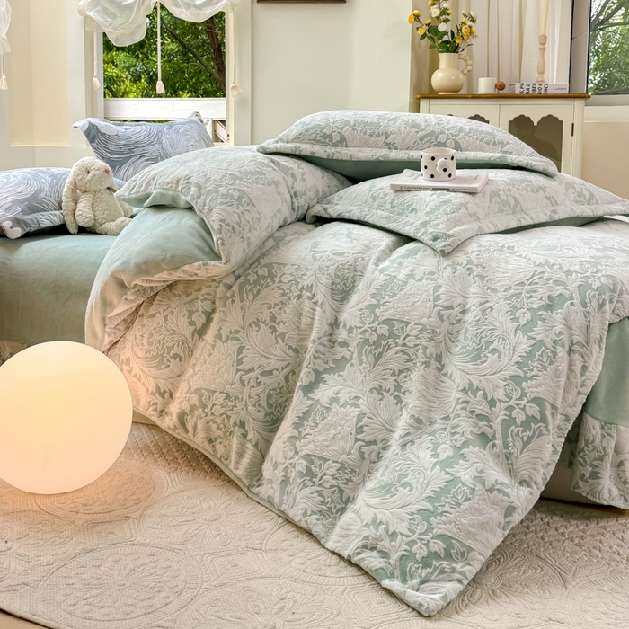 91家纺网 家纺一手货源 找家纺 梦莱斯 2024新款雕花牛奶绒四件套 青艾-青