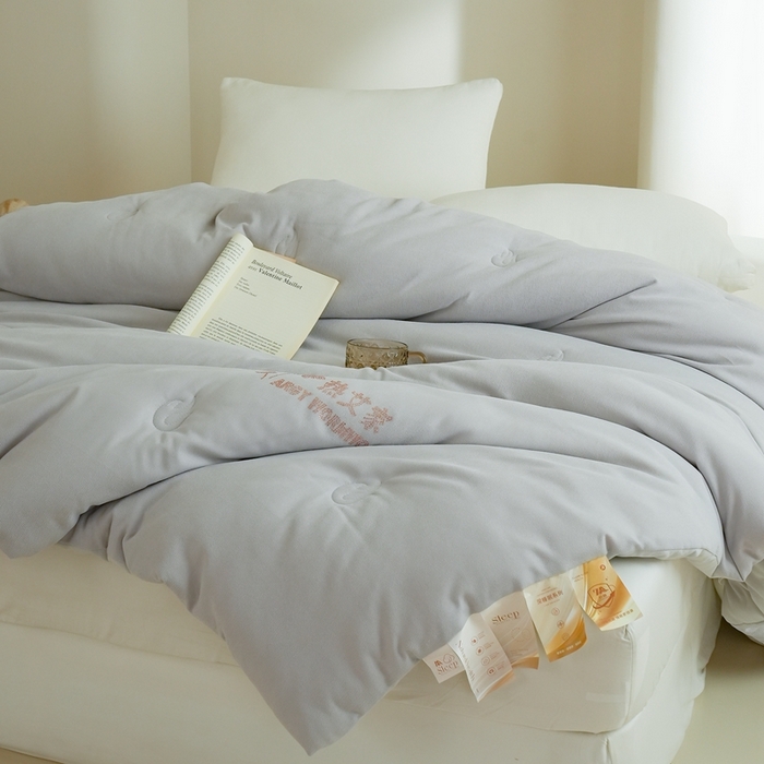 91家纺网 家纺一手货源 找家纺 丽卡家纺 2024新款热艾家春秋被 灰色