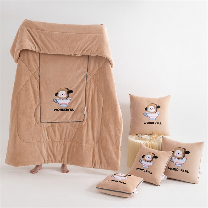 91家纺网 家纺一手货源 找家纺 2024新款牛奶绒动物乐园抱枕被 杯子幼崽