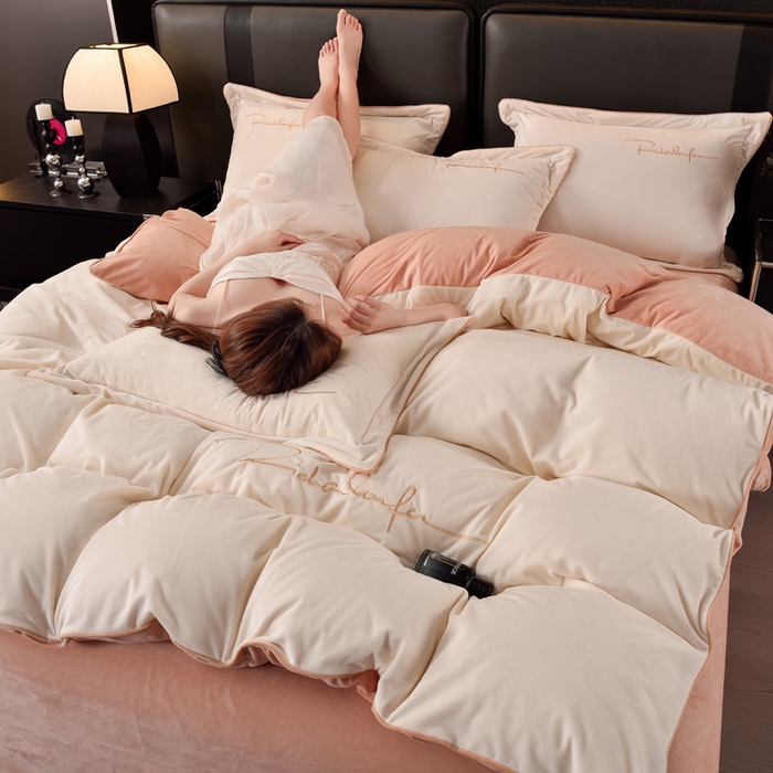 91家纺网 家纺一手货源 找家纺 2024新款A类加厚保暖婴儿绒四件套-洛伊系列 贝壳白+莫兰迪粉