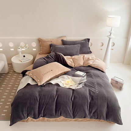 潘朵拉家纺 2024新款字母绣花纯色系列牛奶绒四件套 穆斯 灰+咖