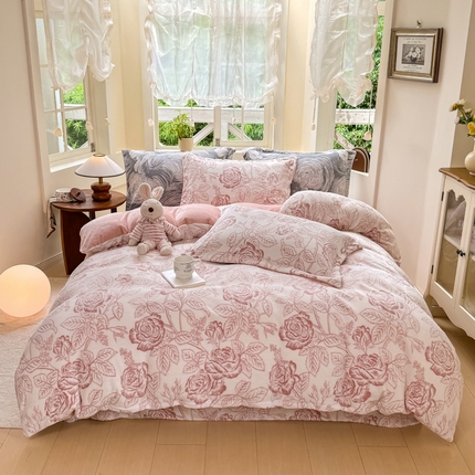 91家纺网 家纺一手货源 找家纺 梦莱斯 2024新款雕花牛奶绒四件套 玫瑰-粉