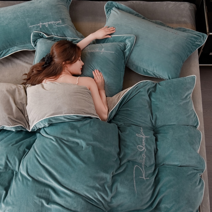 91家纺网 家纺一手货源 找家纺 2024新款A类加厚保暖婴儿绒四件套-洛伊系列 马尔斯绿+轻奢灰