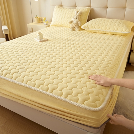 雪云美 2024冬季新款加厚牛奶绒夹棉床笠三件套A类大豆床垫保护套纯色 牛奶绒--浅黄