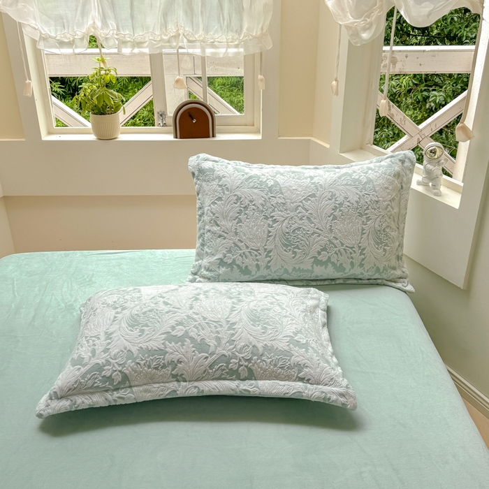 91家纺网 家纺一手货源 找家纺 梦莱斯 2024新款雕花牛奶绒四件套 青艾-青