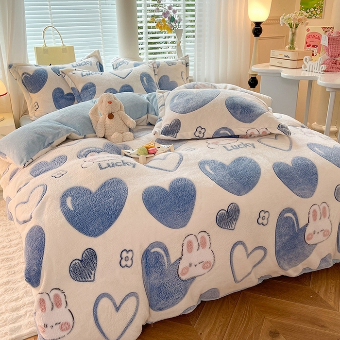 91家纺网 家纺一手货源 找家纺 妖妖家纺 2024新款加厚雪花绒印花单品三件套四件套 蓝心小兔