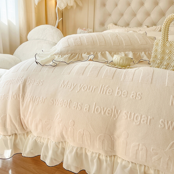 91家纺网 家纺一手货源 找家纺 亲亲公主 2025新款牛奶绒雕花保暖四件套-花恋 花恋-米色