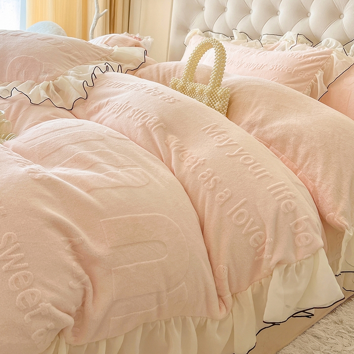 91家纺网 家纺一手货源 找家纺 亲亲公主 2025新款牛奶绒雕花保暖四件套-花恋 花恋-粉色