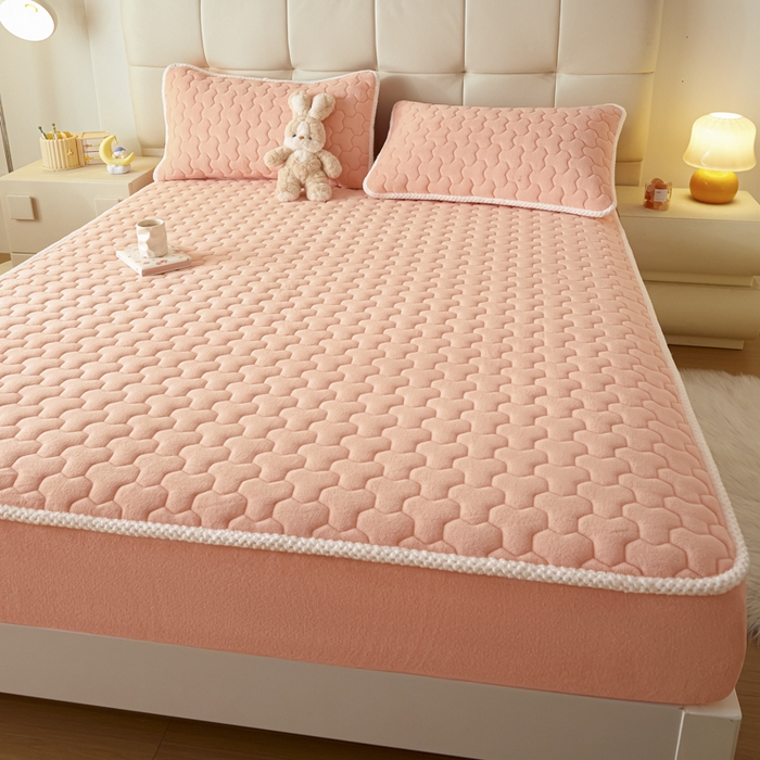 91家纺网 家纺一手货源 找家纺 雪云美 2024冬季新款加厚牛奶绒夹棉床笠三件套A类大豆床垫保护套纯色 牛奶绒--浅桔