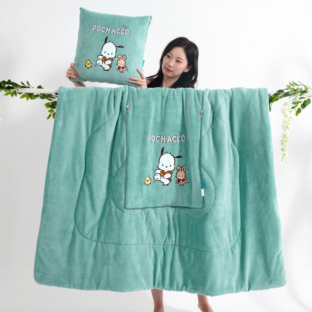 91家纺网 家纺一手货源 找家纺 2024新款三丽欧牛奶绒抱枕被 帕恰狗-绿