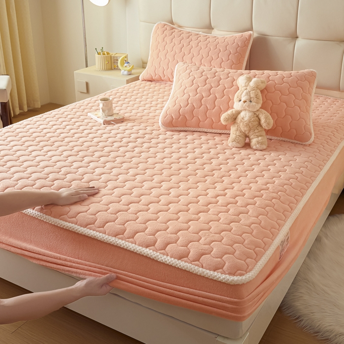 91家纺网 家纺一手货源 找家纺 雪云美 2024冬季新款加厚牛奶绒夹棉床笠三件套A类大豆床垫保护套纯色 牛奶绒--浅桔