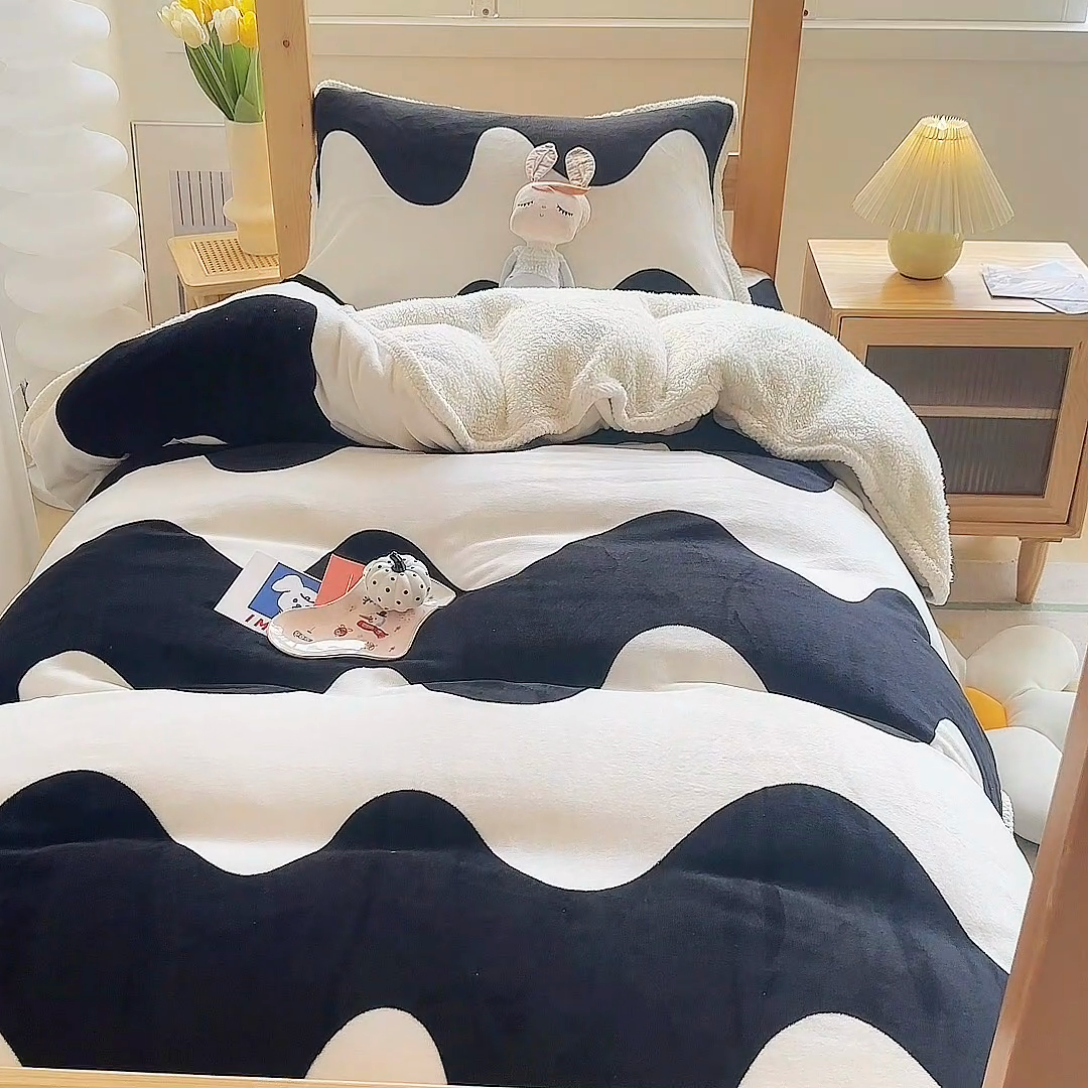 91家纺网 家纺一手货源 找家纺 多乐家纺 2024新款学生宿舍牛奶绒羊羔绒三件套 摩卡
