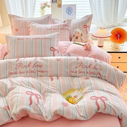 91家纺网 家纺一手货源 找家纺 逸尚阁 2024新款牛奶绒卡通印花单被套 暖心蝴蝶结