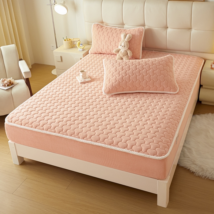 91家纺网 家纺一手货源 找家纺 雪云美 2024冬季新款加厚牛奶绒夹棉床笠三件套A类大豆床垫保护套纯色 牛奶绒--浅桔