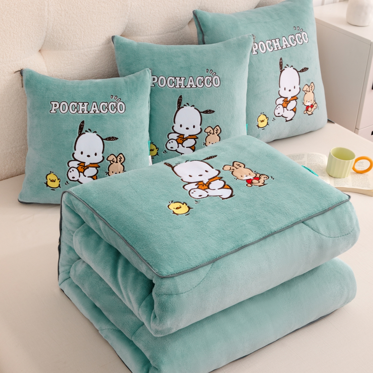 91家纺网 家纺一手货源 找家纺 2024新款三丽欧牛奶绒抱枕被 帕恰狗-绿