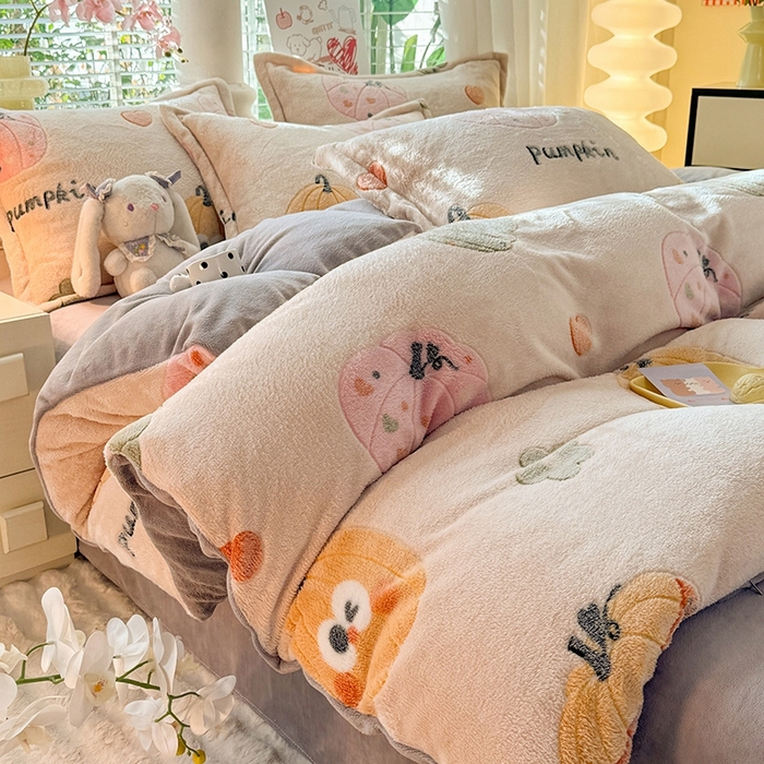 91家纺网 家纺一手货源 找家纺 妖妖家纺 2024新款加厚雪花绒印花单品三件套四件套 俏皮南瓜