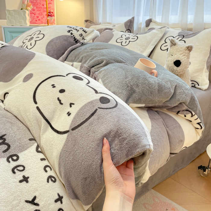 91家纺网 家纺一手货源 找家纺 柒月 2024新款小清新牛奶绒印花加厚保暖四件套 斑点熊