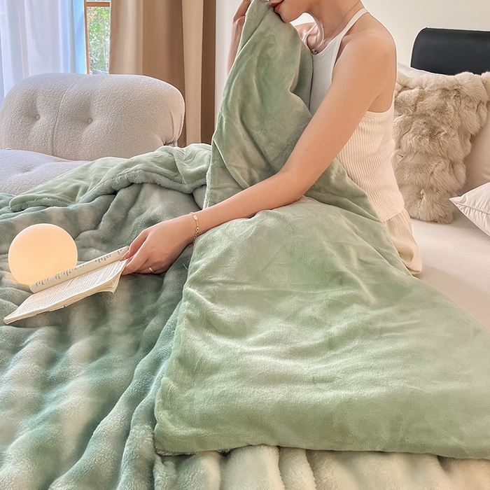 91家纺网 家纺一手货源 找家纺 2024新款A类法式高克重兔绒多功能毛毯被套双用盖毯 渲染绿-毛毯