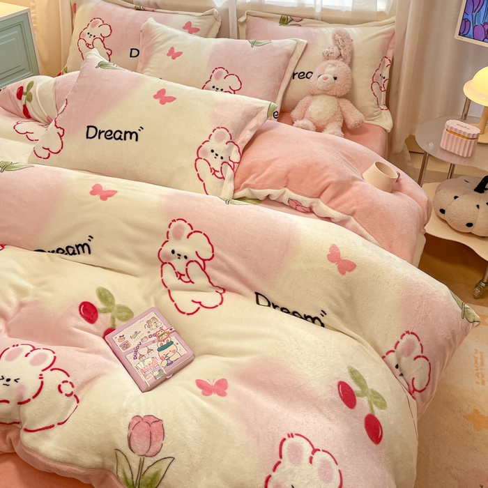 91家纺网 家纺一手货源 找家纺 柒月 2024新款小清新牛奶绒印花加厚保暖四件套 爱心兔