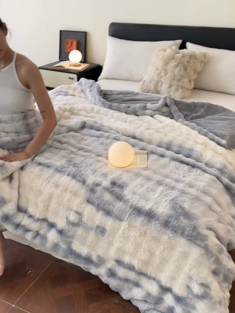 91家纺网 家纺一手货源 找家纺 2024新款A类法式高克重兔绒多功能毛毯被套双用盖毯 渲染蓝-毛毯
