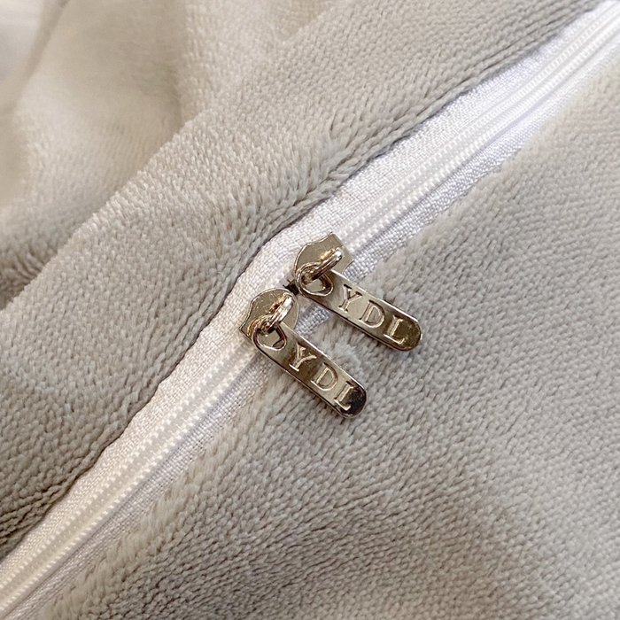 91家纺网 家纺一手货源 找家纺 新方向 2025新款全消光A类烂花牛奶绒四件套-蝴蝶戏花 蝴蝶戏花-浅灰