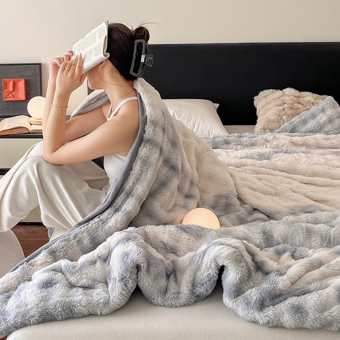 91家纺网 家纺一手货源 找家纺 2024新款A类法式高克重兔绒多功能毛毯被套双用盖毯 渲染蓝-毛毯