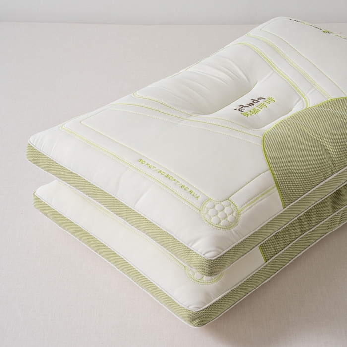 91家纺网 家纺一手货源 找家纺 芯奇想 2024新款熊猫呼呼乳胶护颈枕48*74cm 熊猫呼呼-绿色