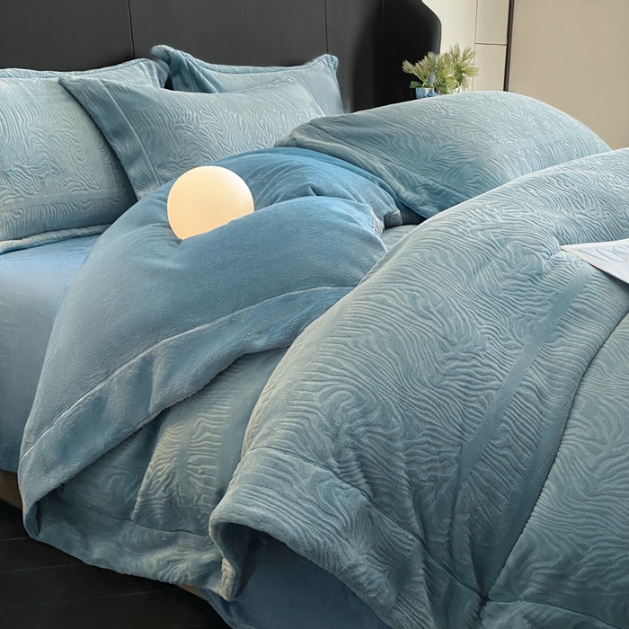 91家纺网 家纺一手货源 找家纺 新方向 2025新款全消光A类烂花牛奶绒四件套-雨纱暮歌 雨纱暮歌-宾利兰