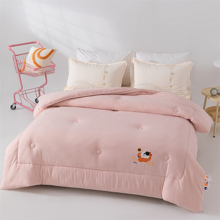 91家纺网 家纺一手货源 找家纺 爱来伊家纺 2024新款三体羊绒加厚保暖冬被芯大豆纤维被春秋被子被芯 山体羊绒大豆被-樱花粉