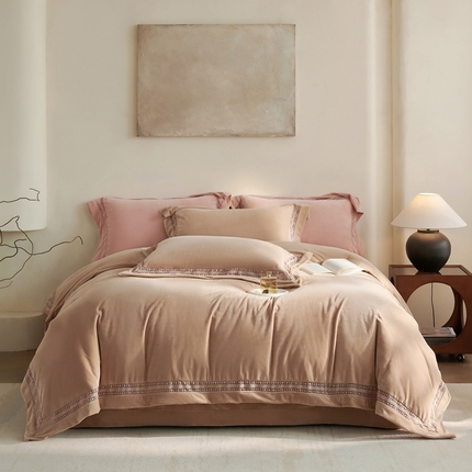 91家纺网 家纺一手货源 找家纺 时亿家居 2024新款300g婴肤绒四件套-梦系列 梦 暖阳驼