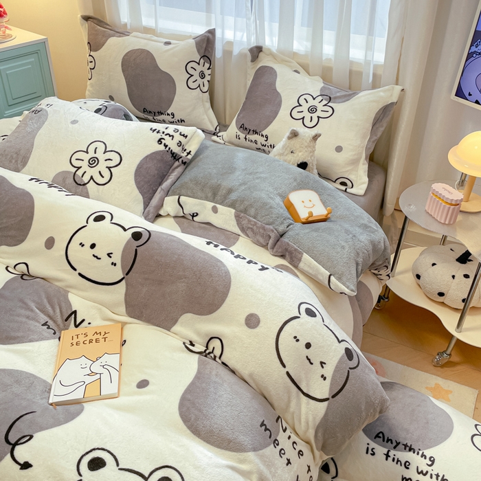 91家纺网 家纺一手货源 找家纺 柒月 2024新款小清新牛奶绒印花加厚保暖四件套 斑点熊