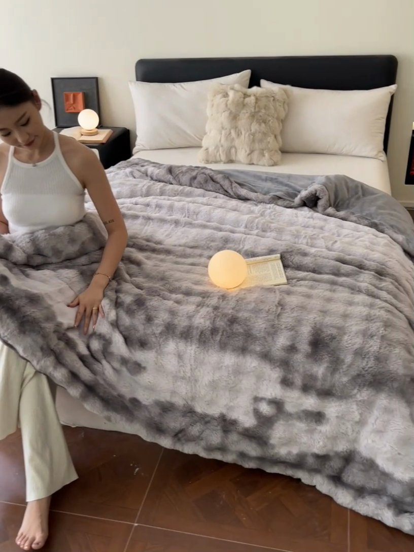 91家纺网 家纺一手货源 找家纺 2024新款A类法式高克重兔绒多功能毛毯被套双用盖毯 渲染灰-毛毯