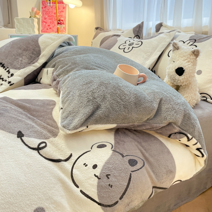 91家纺网 家纺一手货源 找家纺 柒月 2024新款小清新牛奶绒印花加厚保暖四件套 斑点熊