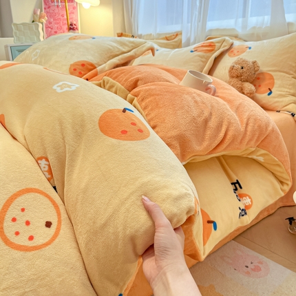 91家纺网 家纺一手货源 找家纺 柒月 2024新款小清新牛奶绒印花加厚保暖四件套 小橘子