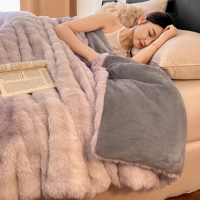 91家纺网 家纺一手货源 找家纺 2024新款A类法式高克重兔绒多功能毛毯被套双用盖毯 渲染紫-毛毯