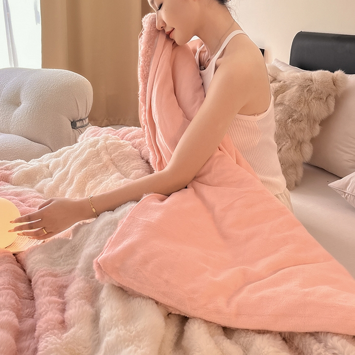 91家纺网 家纺一手货源 找家纺 2024新款A类法式高克重兔绒多功能毛毯被套双用盖毯 渲染粉-毛毯