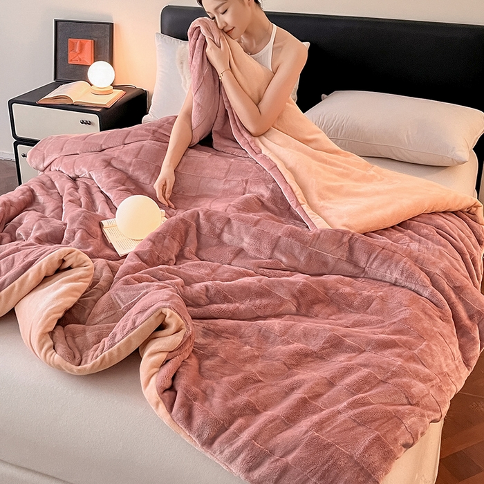 91家纺网 家纺一手货源 找家纺 2024新款A类法式高克重兔绒多功能毛毯被套双用盖毯 方块豆沙-毛毯