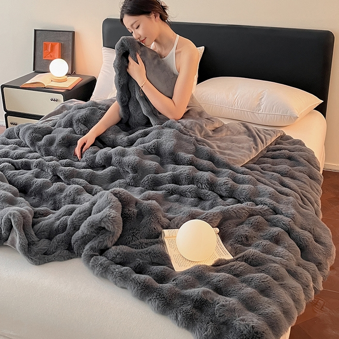 91家纺网 家纺一手货源 找家纺 2024新款A类法式高克重兔绒多功能毛毯被套双用盖毯 高级黑-毛毯