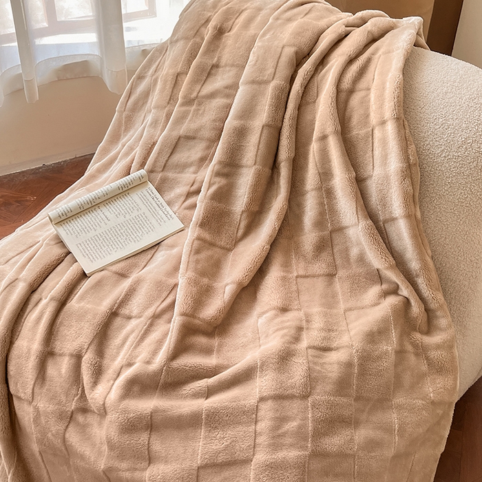 91家纺网 家纺一手货源 找家纺 2024新款A类法式高克重兔绒多功能毛毯被套双用盖毯 方块卡其-毛毯